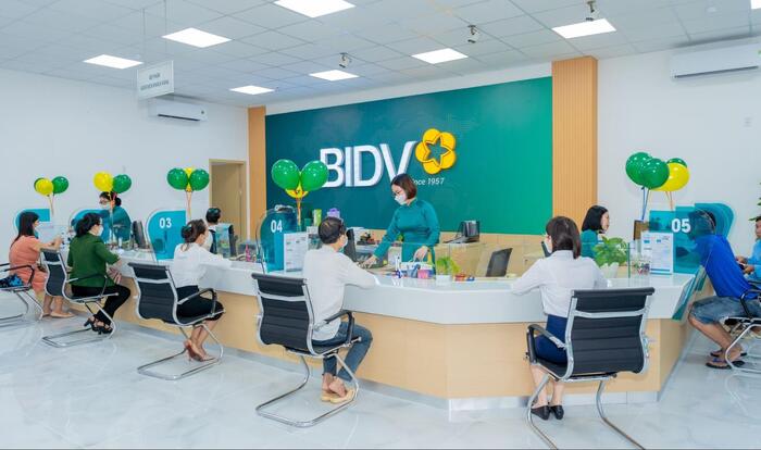 Ngân hàng BIDV được nhiều khách hàng tin tưởng gửi tiền tiết kiệm nhờ lãi suất cạnh tranh và chế độ bảo mật vượt trội